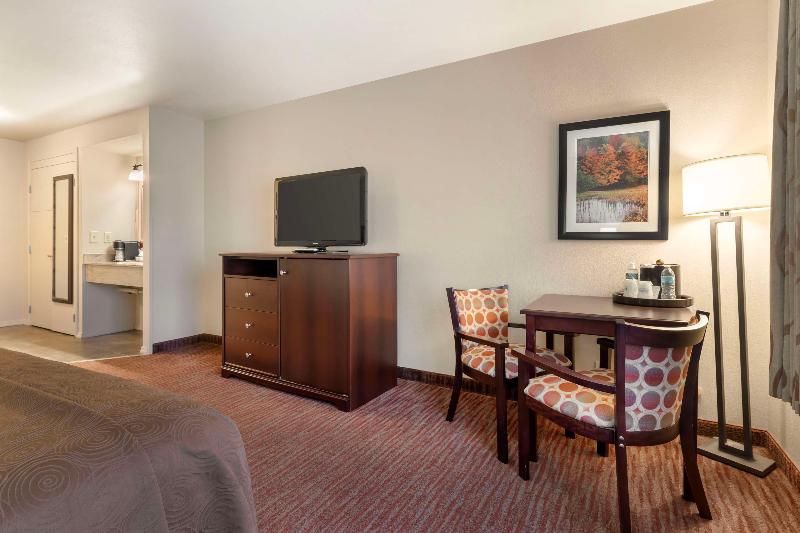 Best Western Plus Concord Inn image