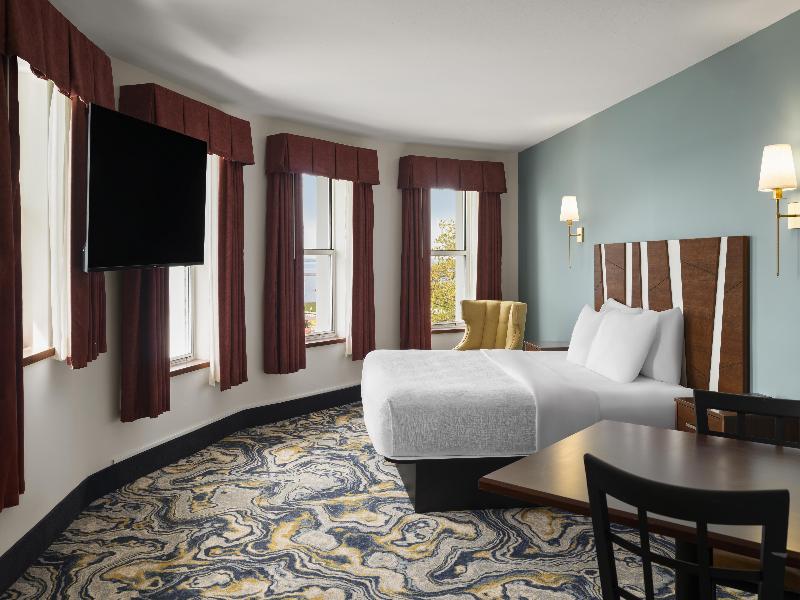Best Western The Hotel Chequamegon image