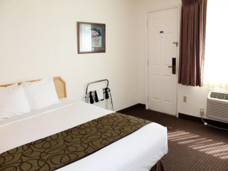 Inn at Lander - Travelodge by Wyndham image