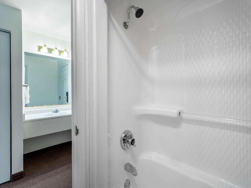 Inn at Lander - Travelodge by Wyndham image