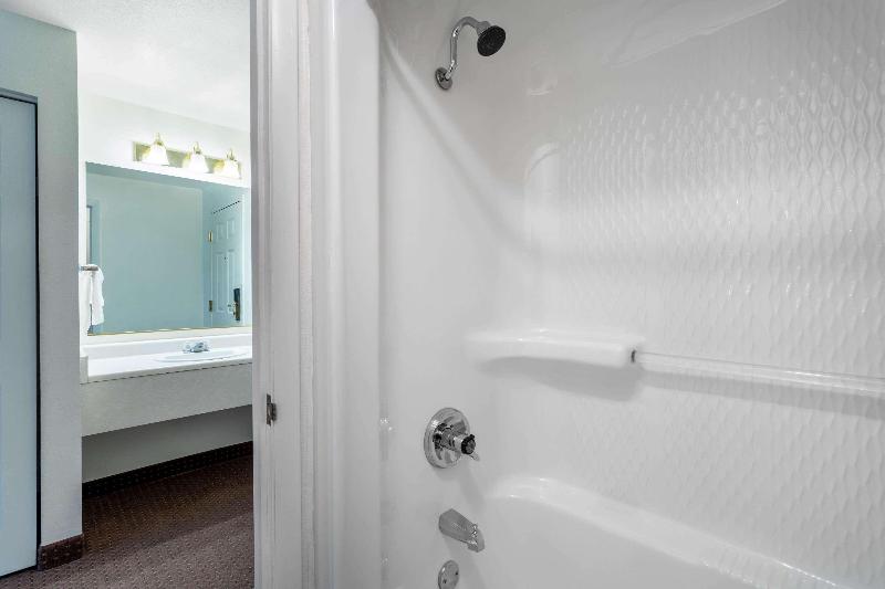 Inn at Lander - Travelodge by Wyndham image