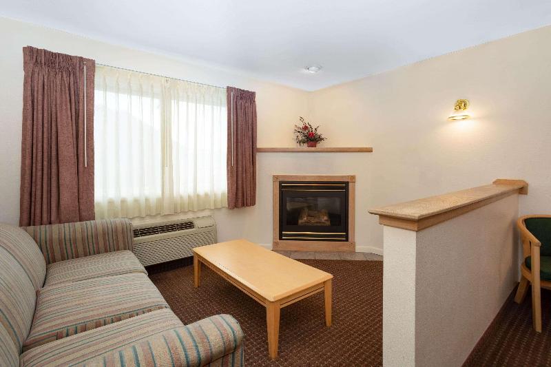 Inn at Lander - Travelodge by Wyndham image
