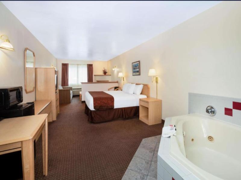 Inn at Lander - Travelodge by Wyndham image
