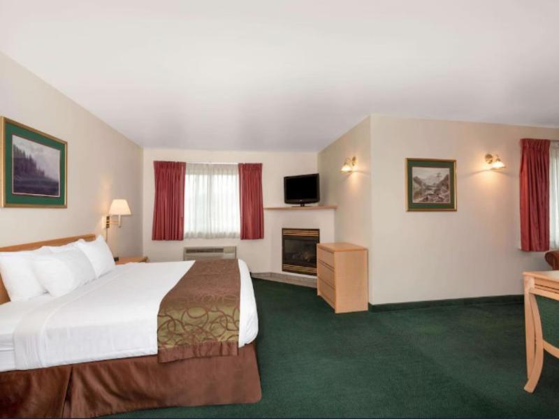 Inn at Lander - Travelodge by Wyndham image