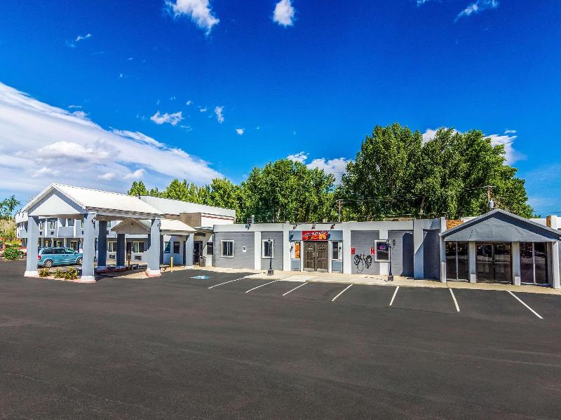 Best Western Crossroads Inn