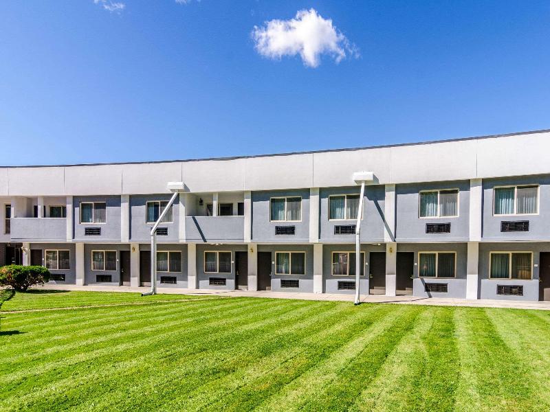 Best Western Crossroads Inn