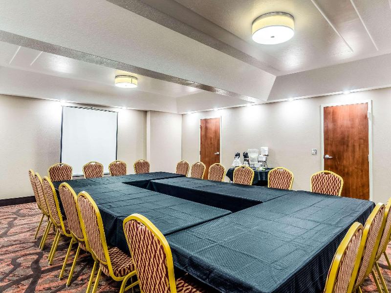 Best Western Crossroads Inn