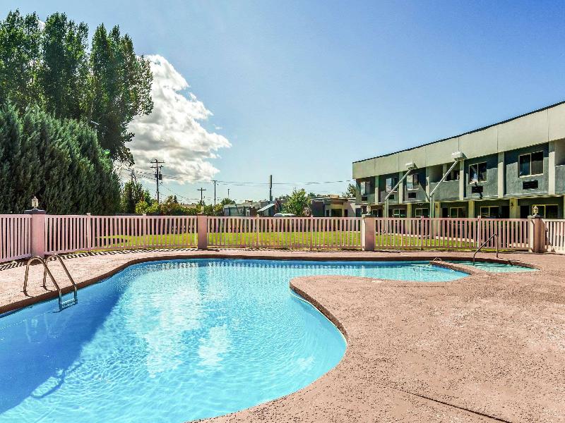 Best Western Crossroads Inn