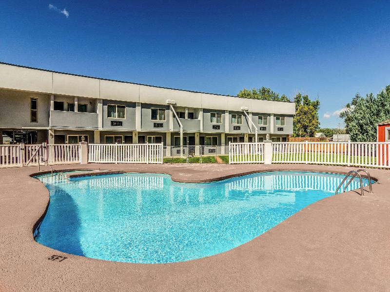 Best Western Crossroads Inn