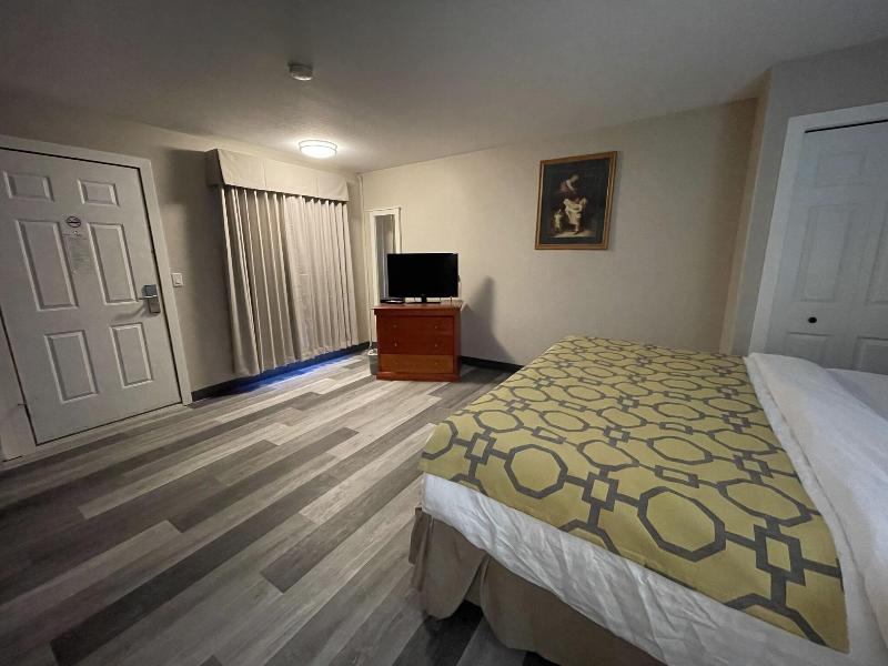 Baymont by Wyndham Hinton image