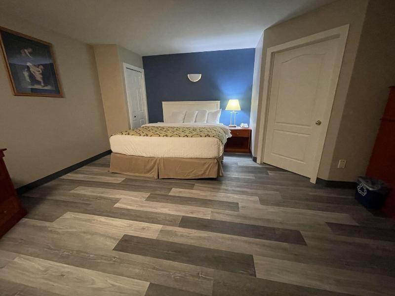 Baymont by Wyndham Hinton image
