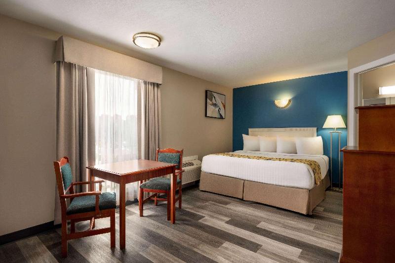Baymont by Wyndham Hinton image
