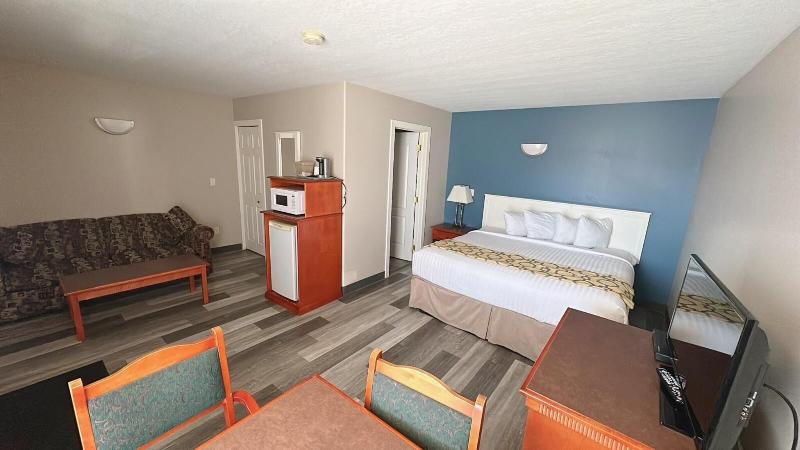 Baymont by Wyndham Hinton image