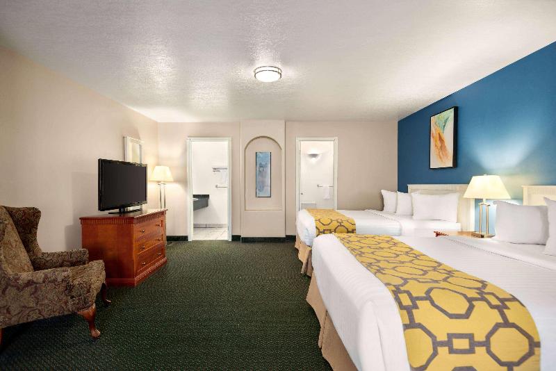 Baymont by Wyndham Hinton image