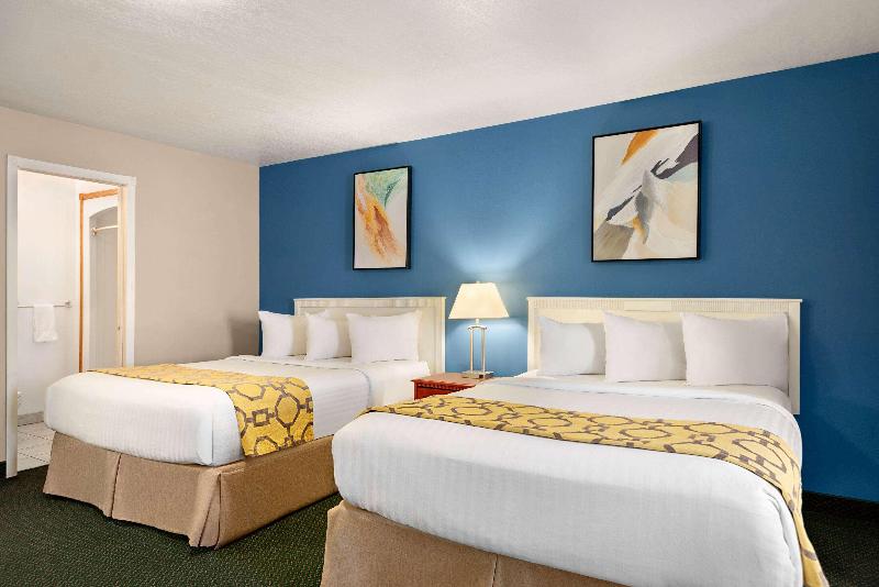Baymont by Wyndham Hinton image