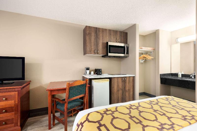 Baymont by Wyndham Hinton image