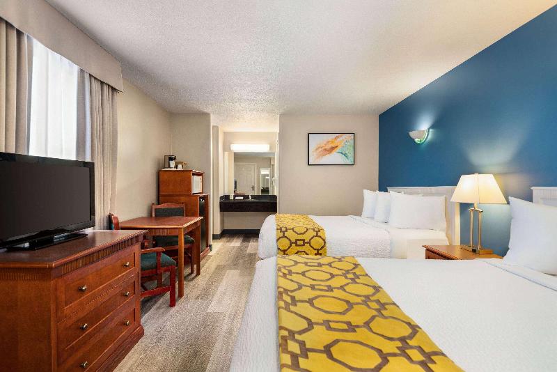 Baymont by Wyndham Hinton image