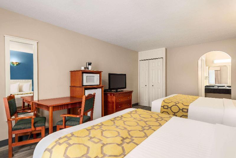 Baymont by Wyndham Hinton image