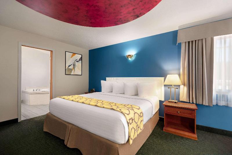 Baymont by Wyndham Hinton image