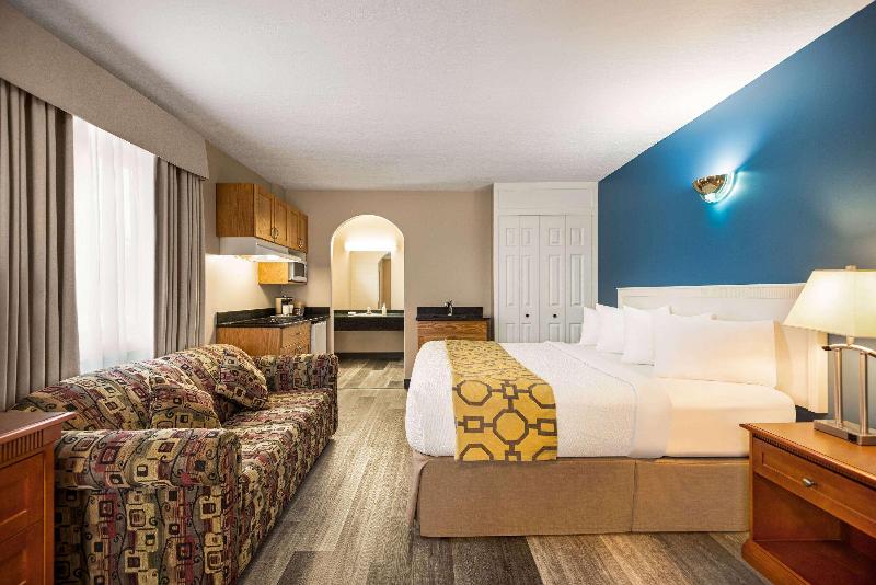 Baymont by Wyndham Hinton image