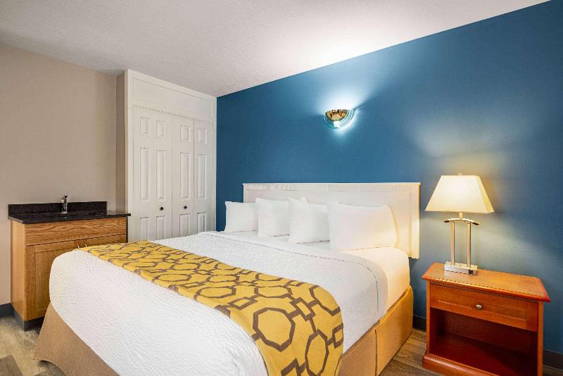 Baymont by Wyndham Hinton image