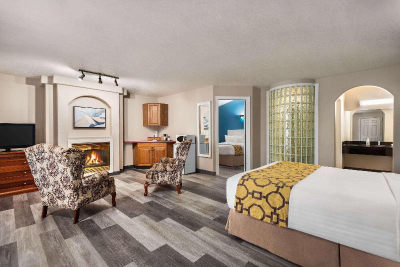Baymont by Wyndham Hinton image
