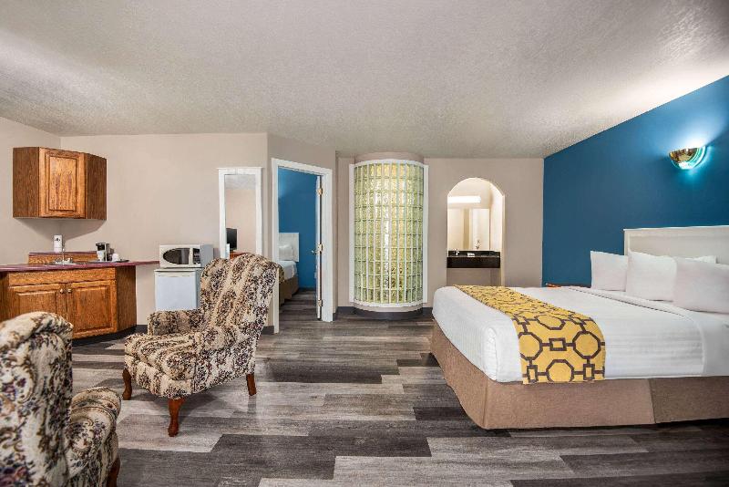 Baymont by Wyndham Hinton image
