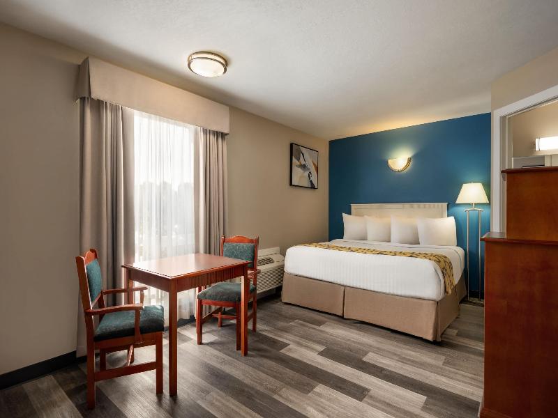 Baymont by Wyndham Hinton image