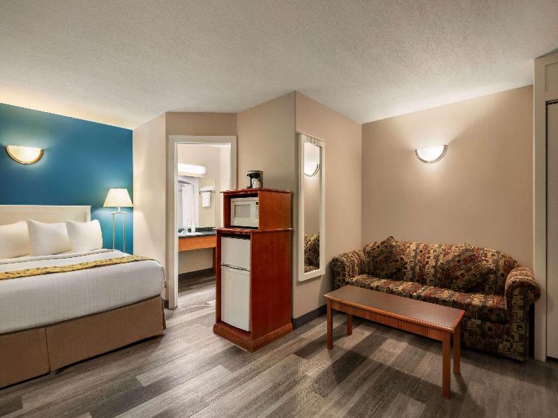 Baymont by Wyndham Hinton image