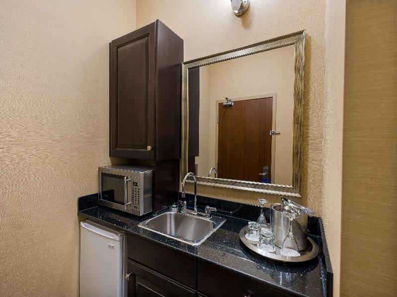 Best Western Sunrise Inn & Suites image