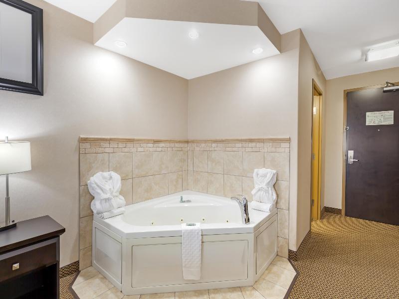 Best Western Bonnyville Inn & Suites image