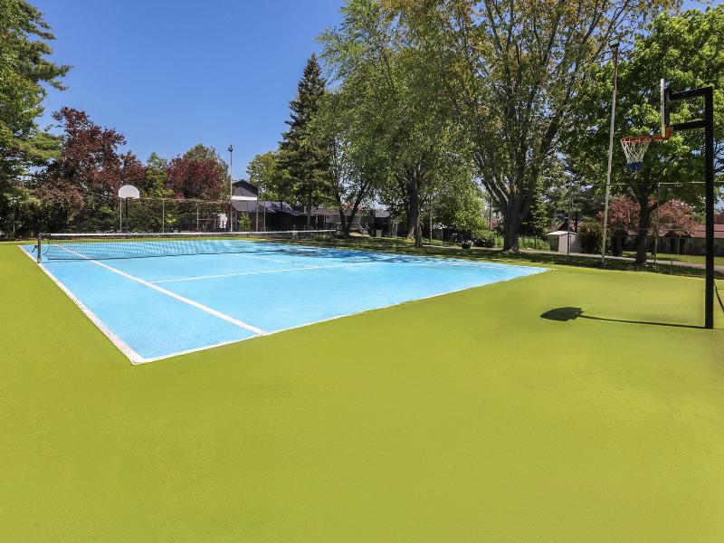 Super 8 by Wyndham Gananoque/Country Squire Resort image