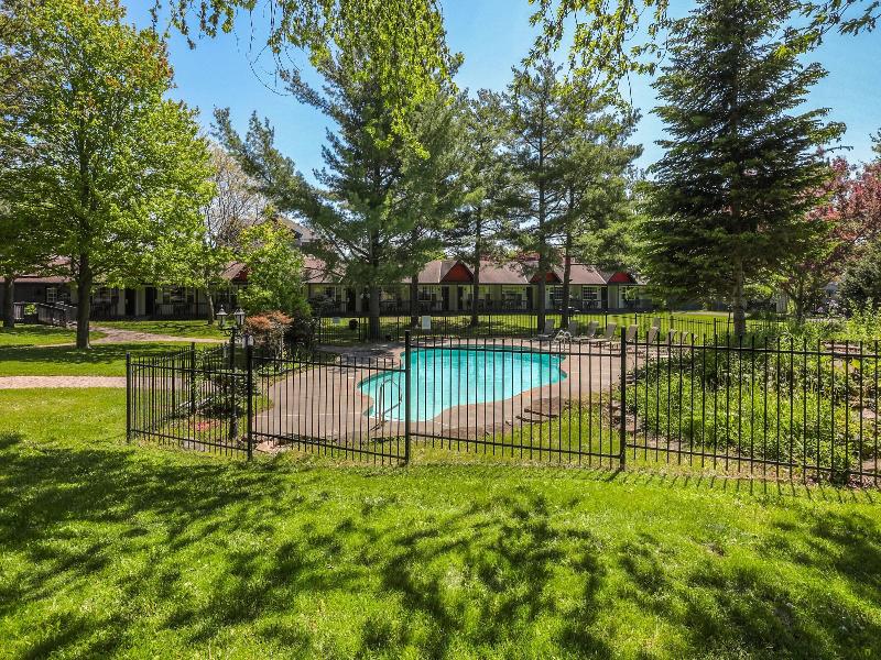 Super 8 by Wyndham Gananoque/Country Squire Resort image