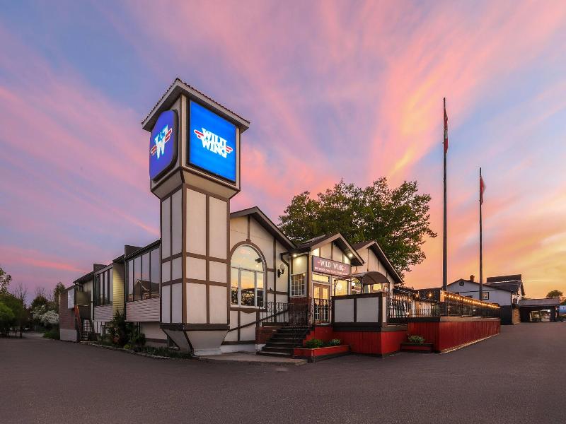 Super 8 by Wyndham Gananoque/Country Squire Resort image