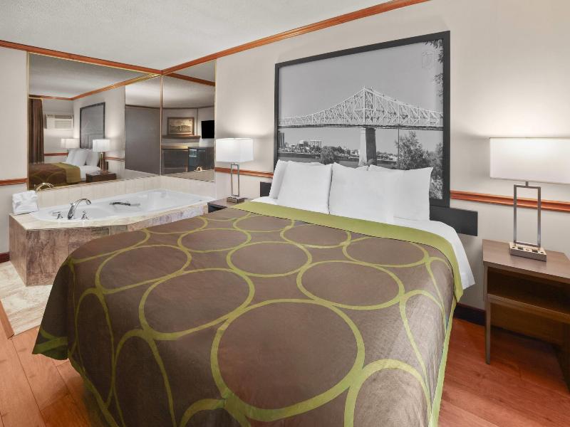 Super 8 by Wyndham Gananoque/Country Squire Resort image