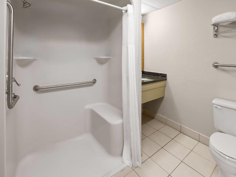 Super 8 by Wyndham Gananoque/Country Squire Resort image