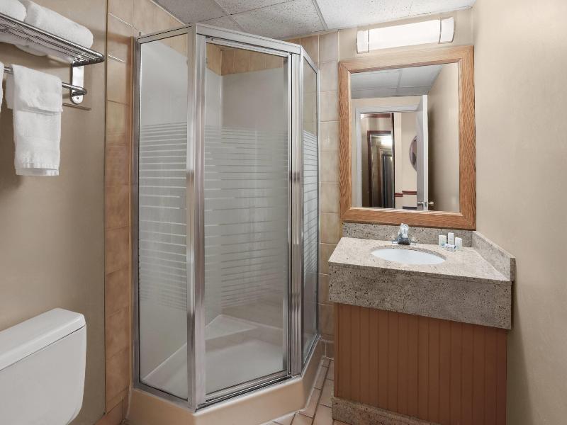 Super 8 by Wyndham Gananoque/Country Squire Resort image