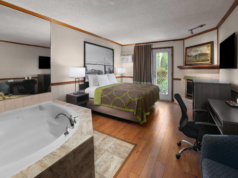 Super 8 by Wyndham Gananoque/Country Squire Resort image
