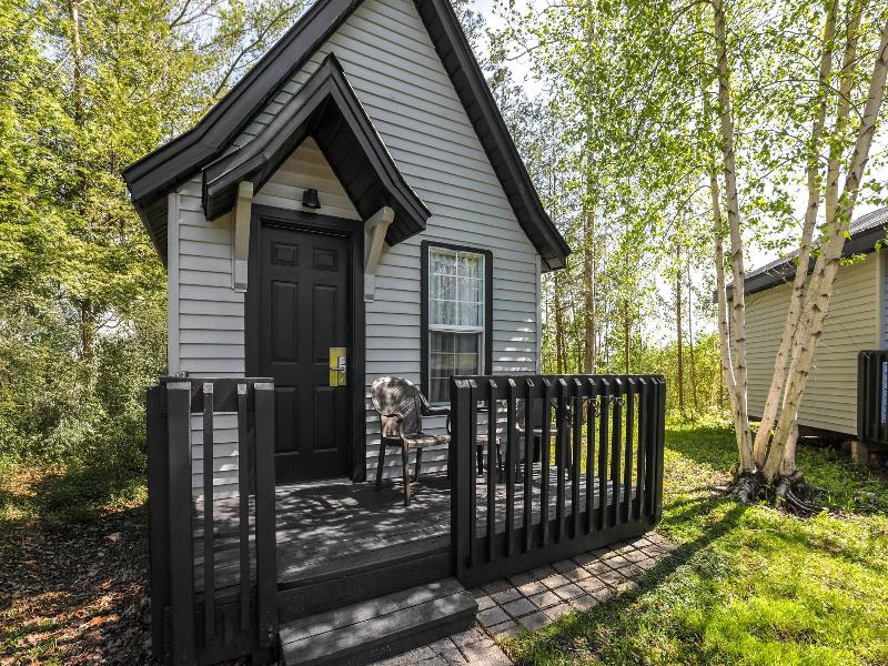 Super 8 by Wyndham Gananoque/Country Squire Resort image