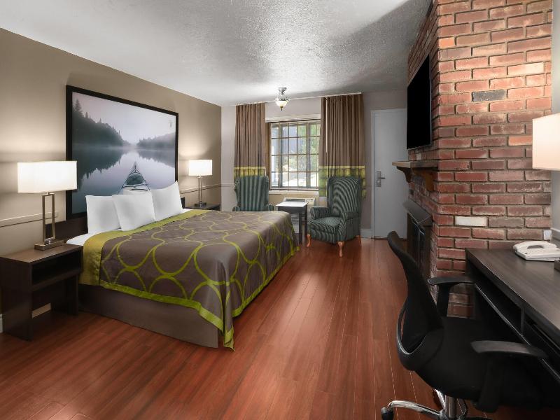 Super 8 by Wyndham Gananoque/Country Squire Resort image
