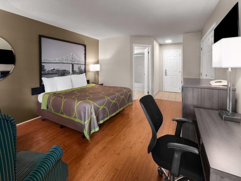 Super 8 by Wyndham Gananoque/Country Squire Resort image