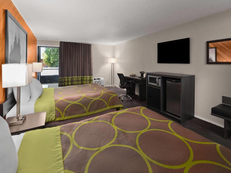 Super 8 by Wyndham Gananoque/Country Squire Resort image