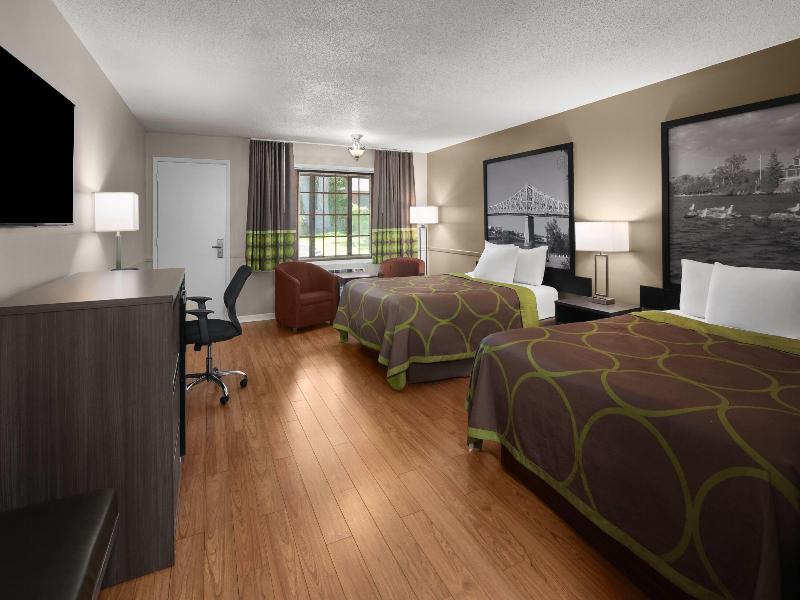 Super 8 by Wyndham Gananoque/Country Squire Resort image