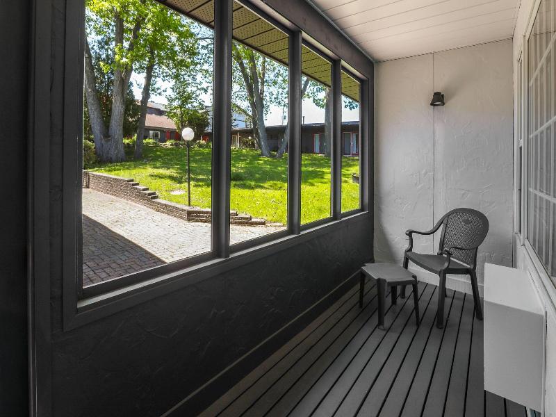 Super 8 by Wyndham Gananoque/Country Squire Resort image