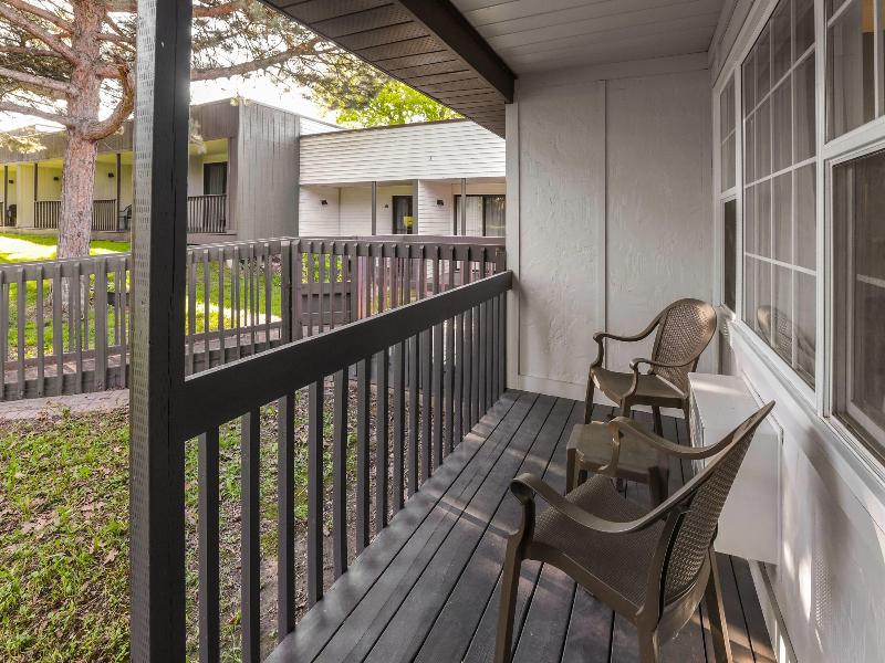 Super 8 by Wyndham Gananoque/Country Squire Resort image