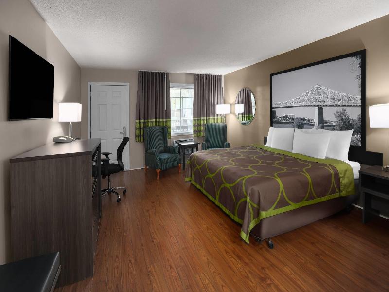 Super 8 by Wyndham Gananoque/Country Squire Resort image