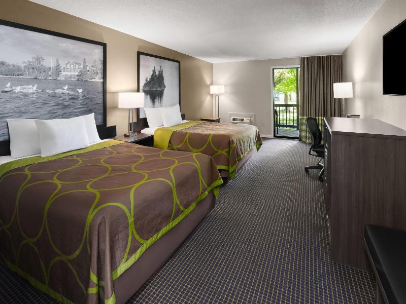 Super 8 by Wyndham Gananoque/Country Squire Resort image