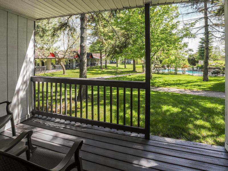 Super 8 by Wyndham Gananoque/Country Squire Resort image
