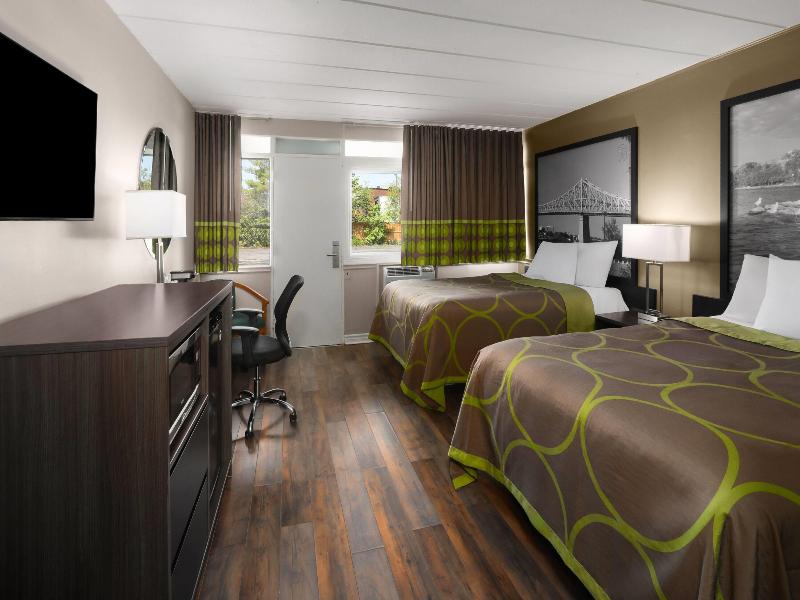Super 8 by Wyndham Gananoque/Country Squire Resort image