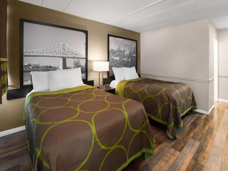 Super 8 by Wyndham Gananoque/Country Squire Resort image